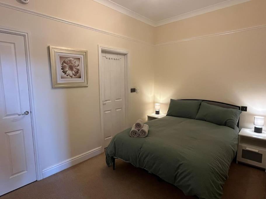 Thurnams House, Ground Floor Apt คาร์ลไอเอิล ภายนอก รูปภาพ